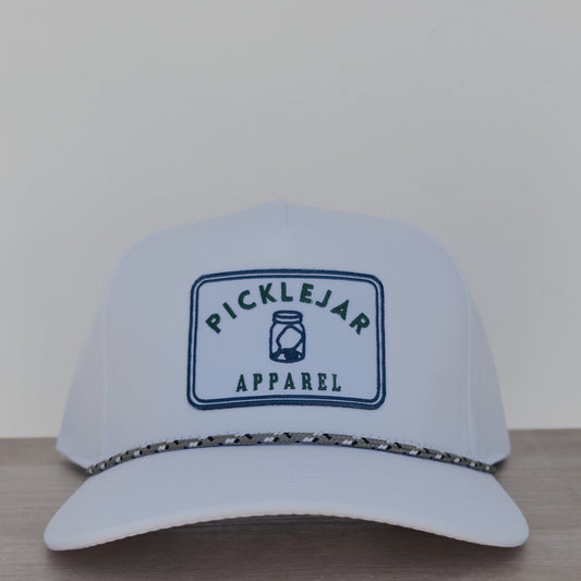 WHITE GOLF ROPE HAT WITH EMBROIDERED PATCH